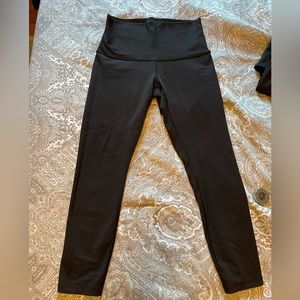 Lululemon crop size 8